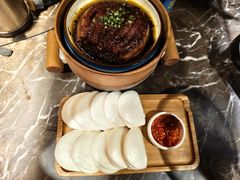 扣肉夹馍-胡胖子有鱼有肉(麓谷店)
