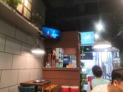 大堂-超越炭火牛蛙火锅鸡(河东店)