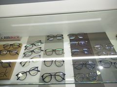 -提一眼镜·蔡司·依视路(小寨店)