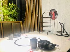 餐具摆设-左庭右院鲜牛肉火锅(浦江欢乐颂店)