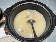 -土砂锅生态山庄·非遗砂锅雅鱼