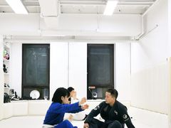 -菠萝格斗巴西柔术训练馆