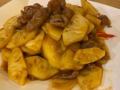 菠萝炒牛肉-龙泉人椰子鸡.糟粕醋.海南菜(三亚旗舰店)