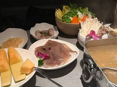 -左庭右院鲜牛肉火锅黑金店(陆家嘴中心店)