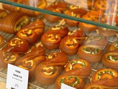 -VERIE BAKEHOUSE