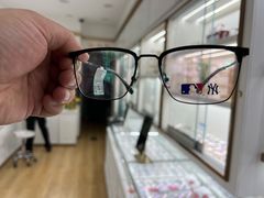 -翰佐蔡司小乐圆·依视路星趣控·暴龙眼镜折扣店