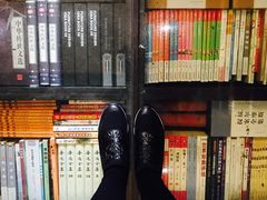 -钟书阁(松江泰晤士小镇店)