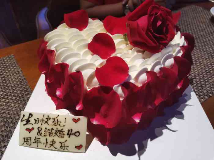 打分 蛋糕非常漂亮,还有送货上门服务!