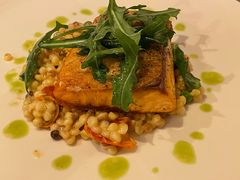 香煎三文鱼配珍珠意面-WOLFGANG PUCK KITCHEN & BAR(迪士尼小镇店)