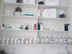 -黑奥秘脱发白发中心