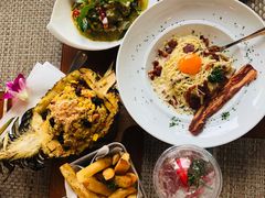 -Chom Cafe and Restaurant