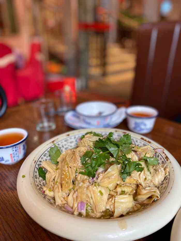 六约山庄-"一般般吧,服务很差这里的服务员也少,环境.