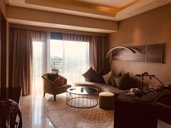 -上海滴水湖皇冠假日酒店