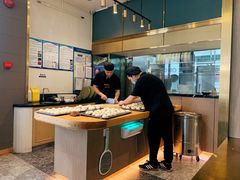 师傅现场制作雪媚娘-龙凤点心饼家·39年老字号(松岗店)