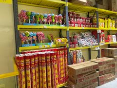 -咻啵翔翔零食基地(万达广场店)