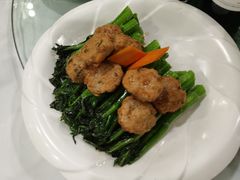 生炒菜芯鲮鱼球-广州酒家(文昌总店)