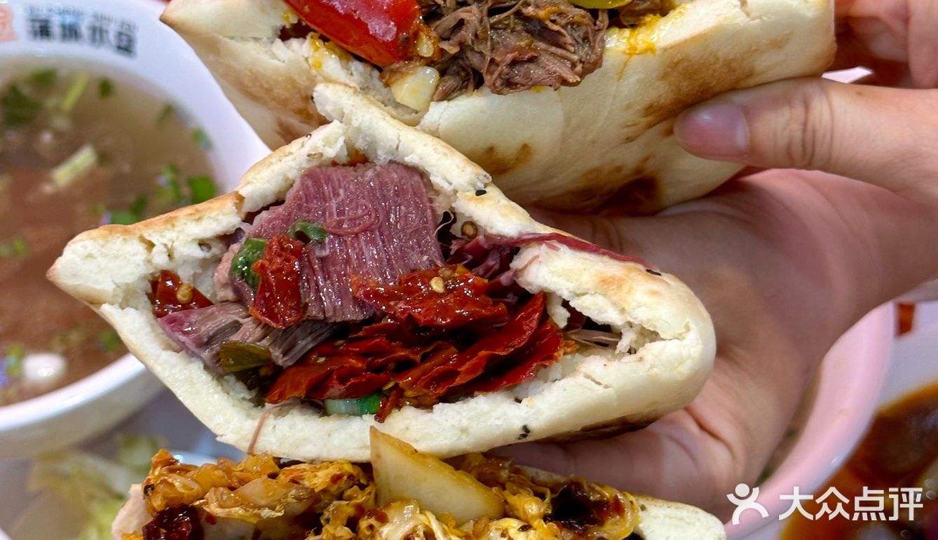 西安城墙下🈶️点东西，