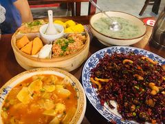 -黄桷树曹家私房菜(江与城店)