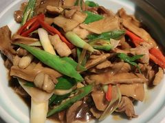 弄堂笋干烧肉煲-玉玲珑(陆家嘴店)