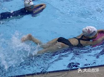 游泳可以锻炼孩子的胆量。