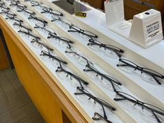 -优医视平价眼镜蔡司依视路折扣工厂店(十里堡店)