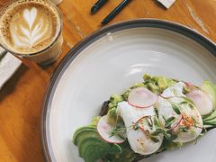 牛油果温泉蛋吐司-O'mills Sourdough Bakery&Bistro(永嘉路店)