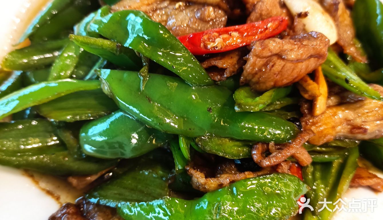 吃到中途，看了下周围，人开始慢慢地多起来了