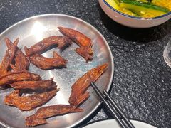 -何妹湿辣牛肉·粤式烧烤砂煲(桂雅路店)