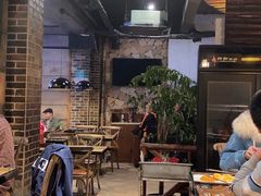 大堂-何师烧烤·香辣蟹·川菜·30年老品牌(太古里旗舰店)