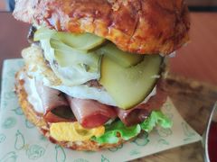 双蛋指椒牛肉汉堡-魏斯理汉堡(西安沣东吾悦店)