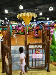 -维佳童话镇演出现场(徐东店)