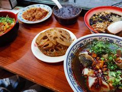 -爆炸头阿姨小四川正宗川味小吃(无任何分店)