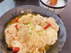 香辣牛蛙面-贡梅老面馆·蟹粉面·无锡特色小吃(南长街主推店)