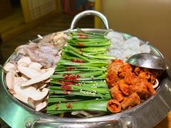 章鱼肥肠虾锅-恩你小木屋·韩式料理(假日广场店)