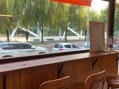 靠窗位-Catch Bagel(芳草地店)