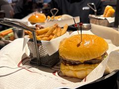 -BOURBON 玻本美式餐厅酒吧(虹桥新天地店)
