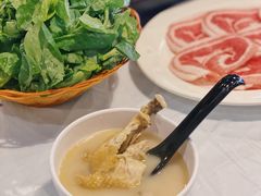 西班牙猪腩肉片-鲜入围煮花胶鸡海鲜火锅