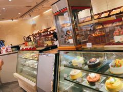 面包甜点陈列柜-老佛爷饼店