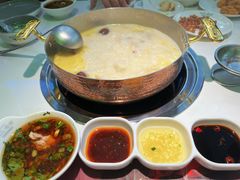 -洪氏嗨捞·广东猪肚鸡·椰子鸡火锅(西咸万象城店)