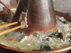 -果松木炭酸菜铜火锅·外婆参鸡汤