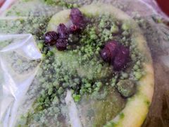 抹茶红豆软欧-风车面包