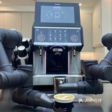 机器人给我做咖啡❓三里屯新店！快冲~🏃‍♀️🏃
