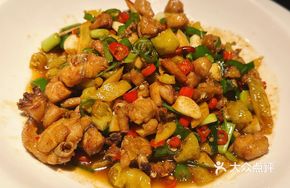 Sichuan-style Chicken with Small Chili Peppers