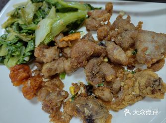 晚上的饭点到二楼吃到了南光的炸物