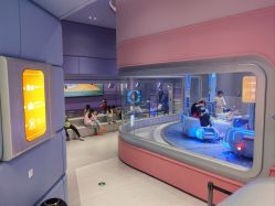 -嗨贝天地亲子乐园 · 生日派对·VR对战(万象城店)