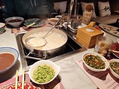 -尚尚仙·酸汤猪手·猪肚鸡火锅(华联万柳购物中心店)