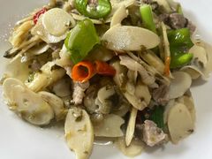 野笋炒肉片-峡谷农家乐饭店
