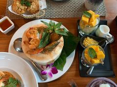 -Chom Cafe and Restaurant