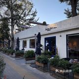 三里屯东五街的银杏大道，我没进去