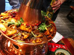 巴沙鱼锅-沪小二炭火蛙锅(淮海中路美食不夜城店)